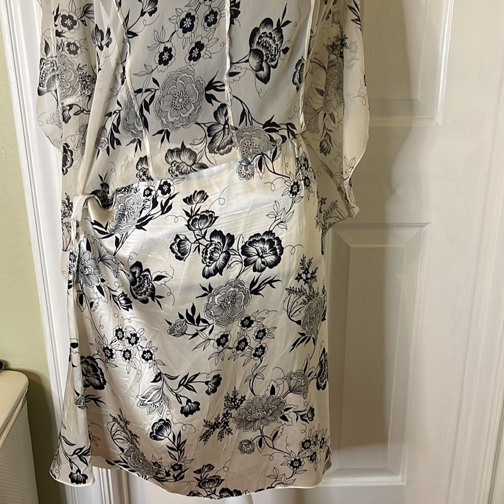 White House Black Market Floral Silk Skirt - Picture 6 of 7